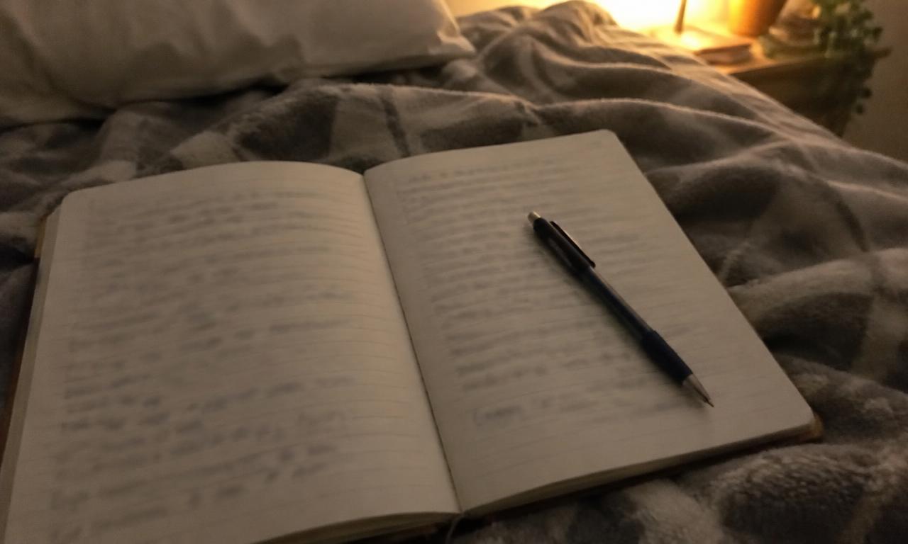 Quelques lignes écrites pour ne plus ressasser la liste du lendemain.